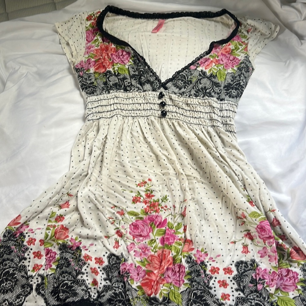 Cute 2000s top worn a few times great condition